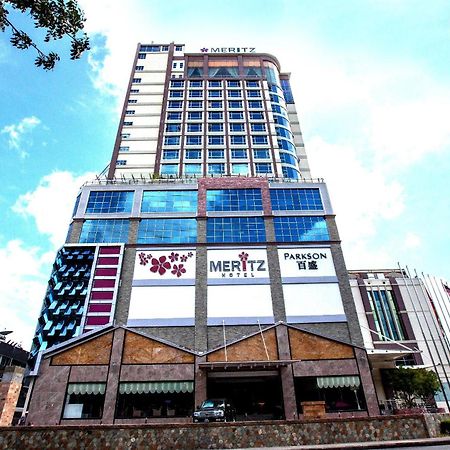 Meritz Hotel Miri Buitenkant foto