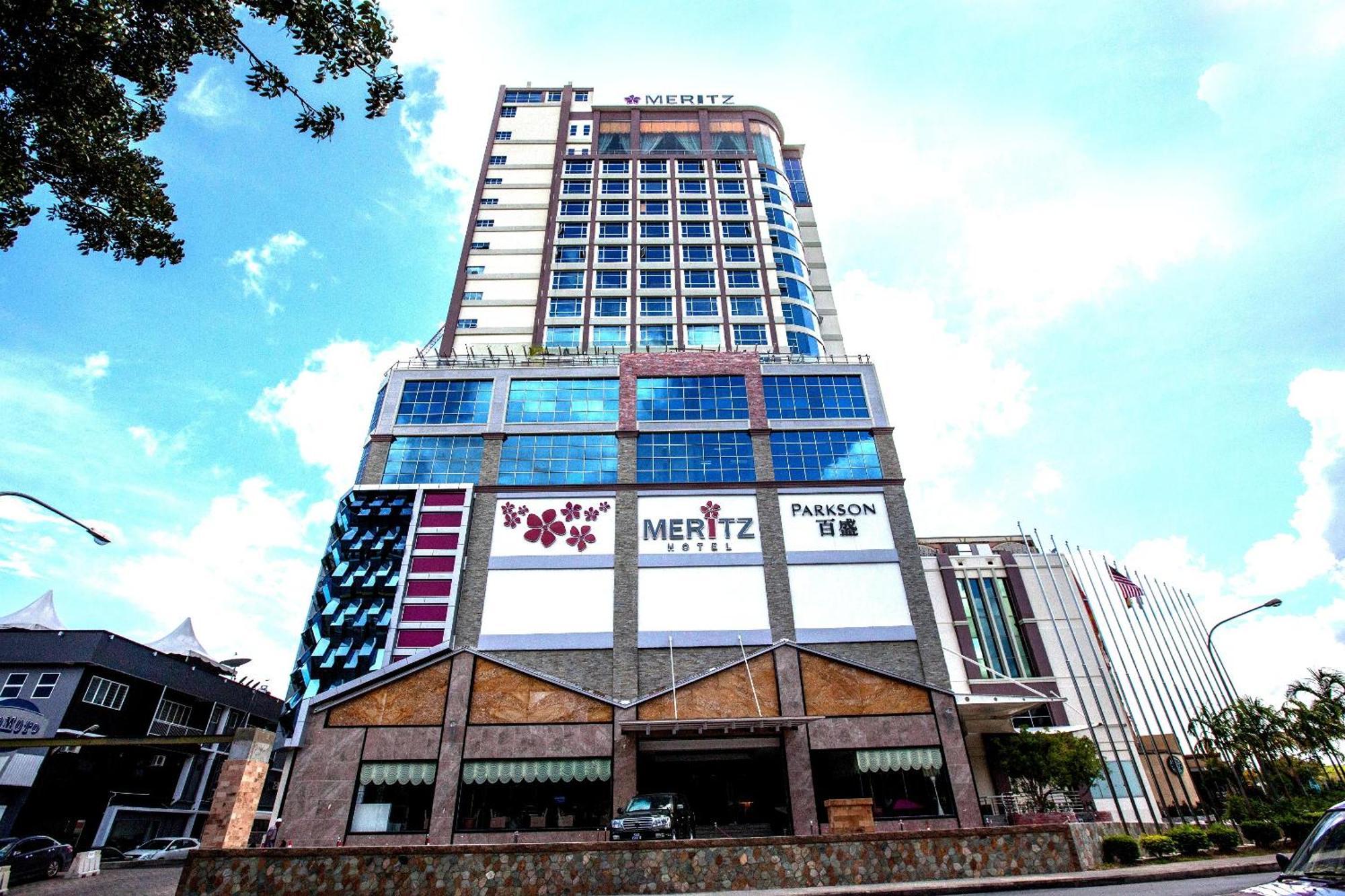 Meritz Hotel Miri Buitenkant foto