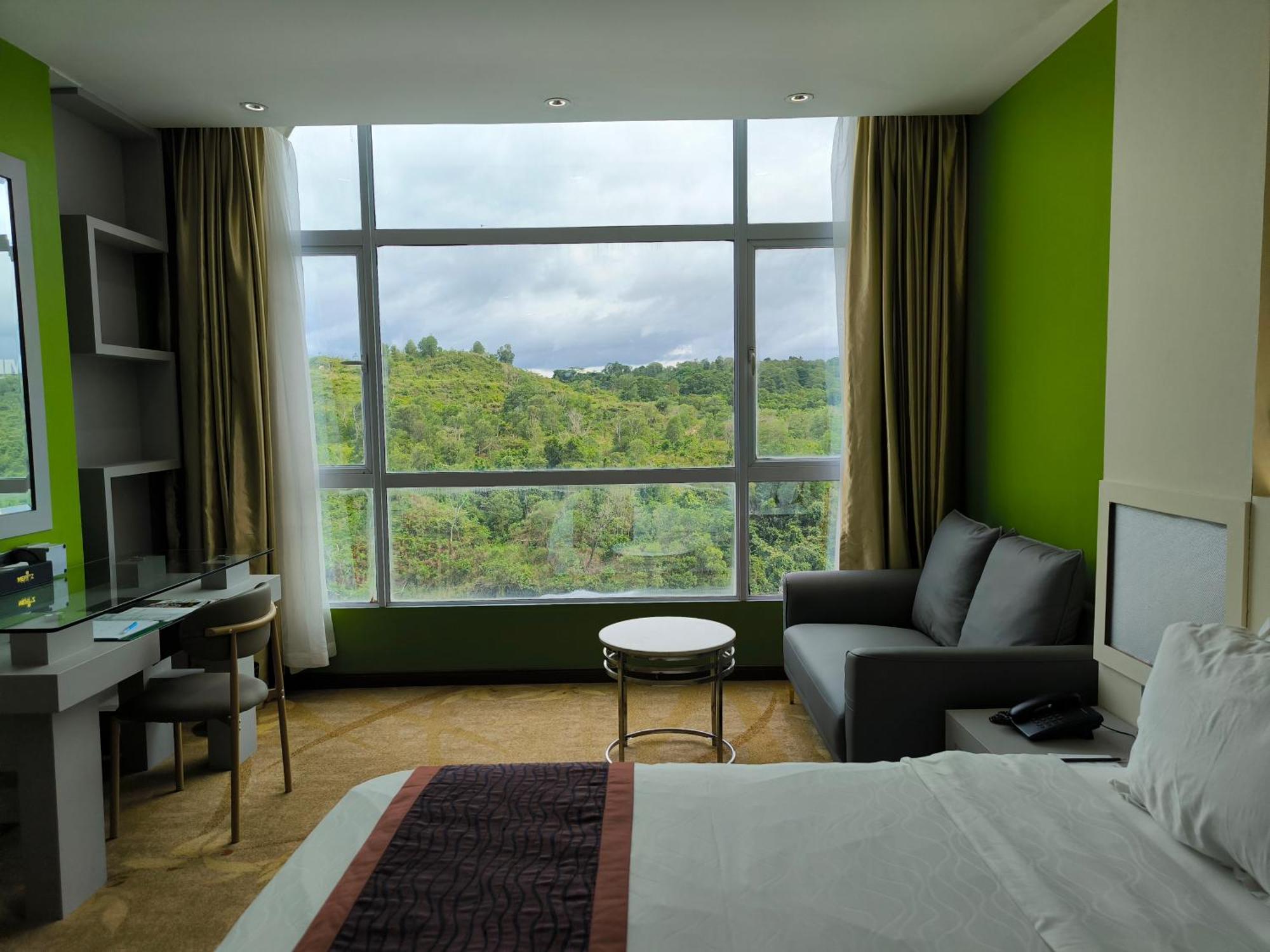 Meritz Hotel Miri Buitenkant foto