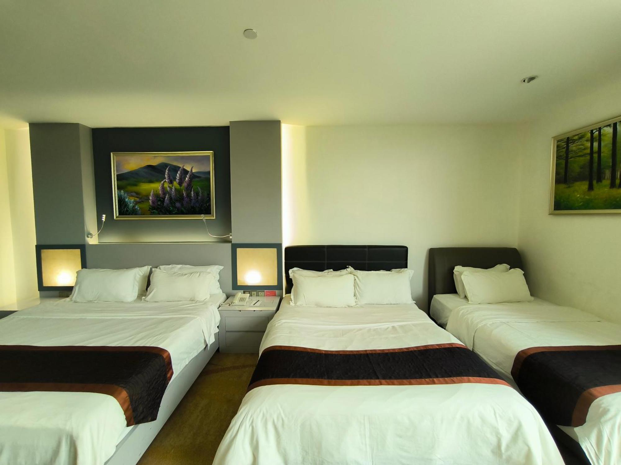 Meritz Hotel Miri Buitenkant foto