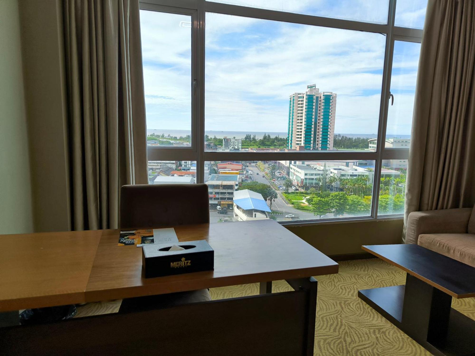 Meritz Hotel Miri Buitenkant foto