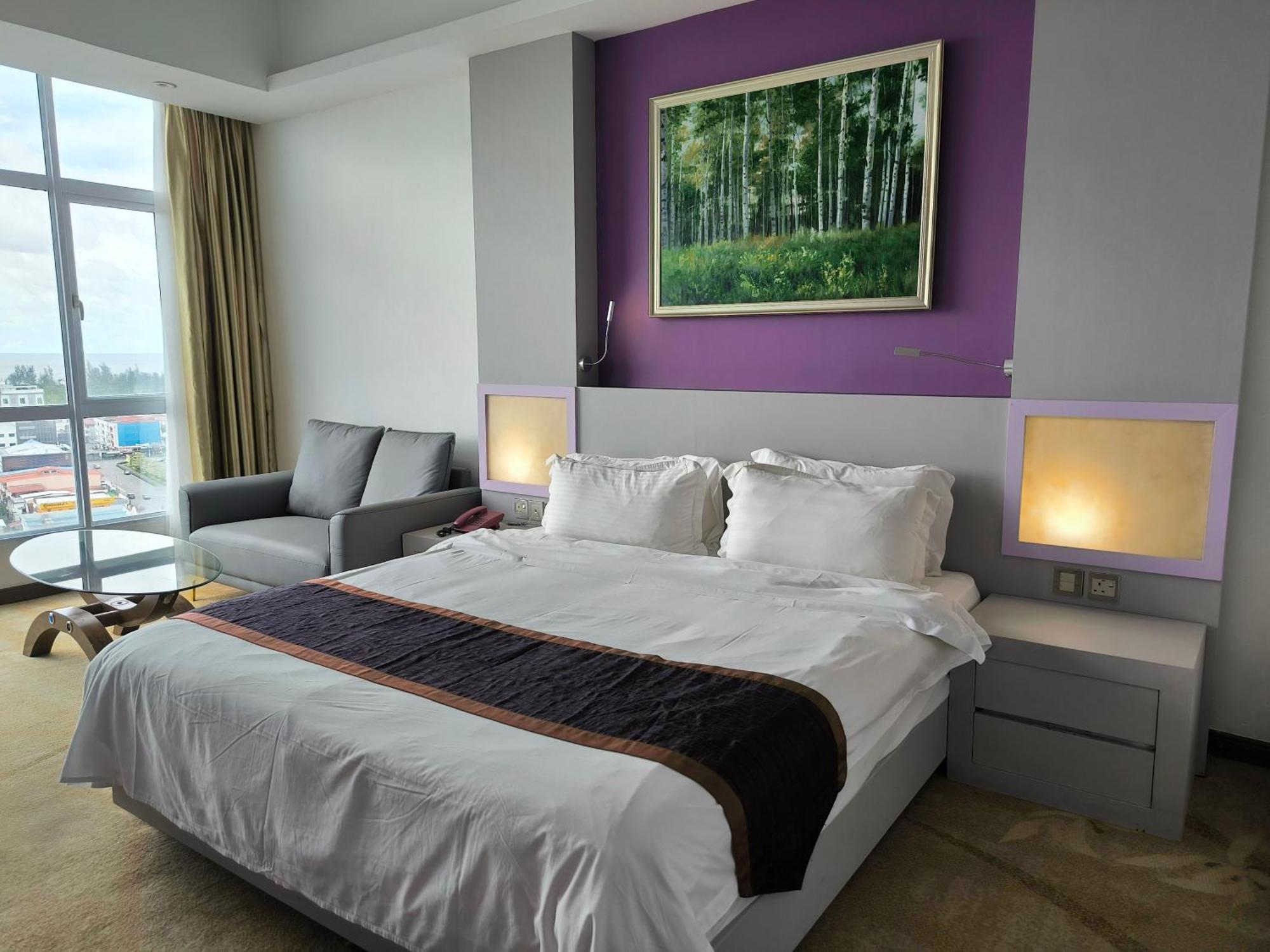 Meritz Hotel Miri Buitenkant foto