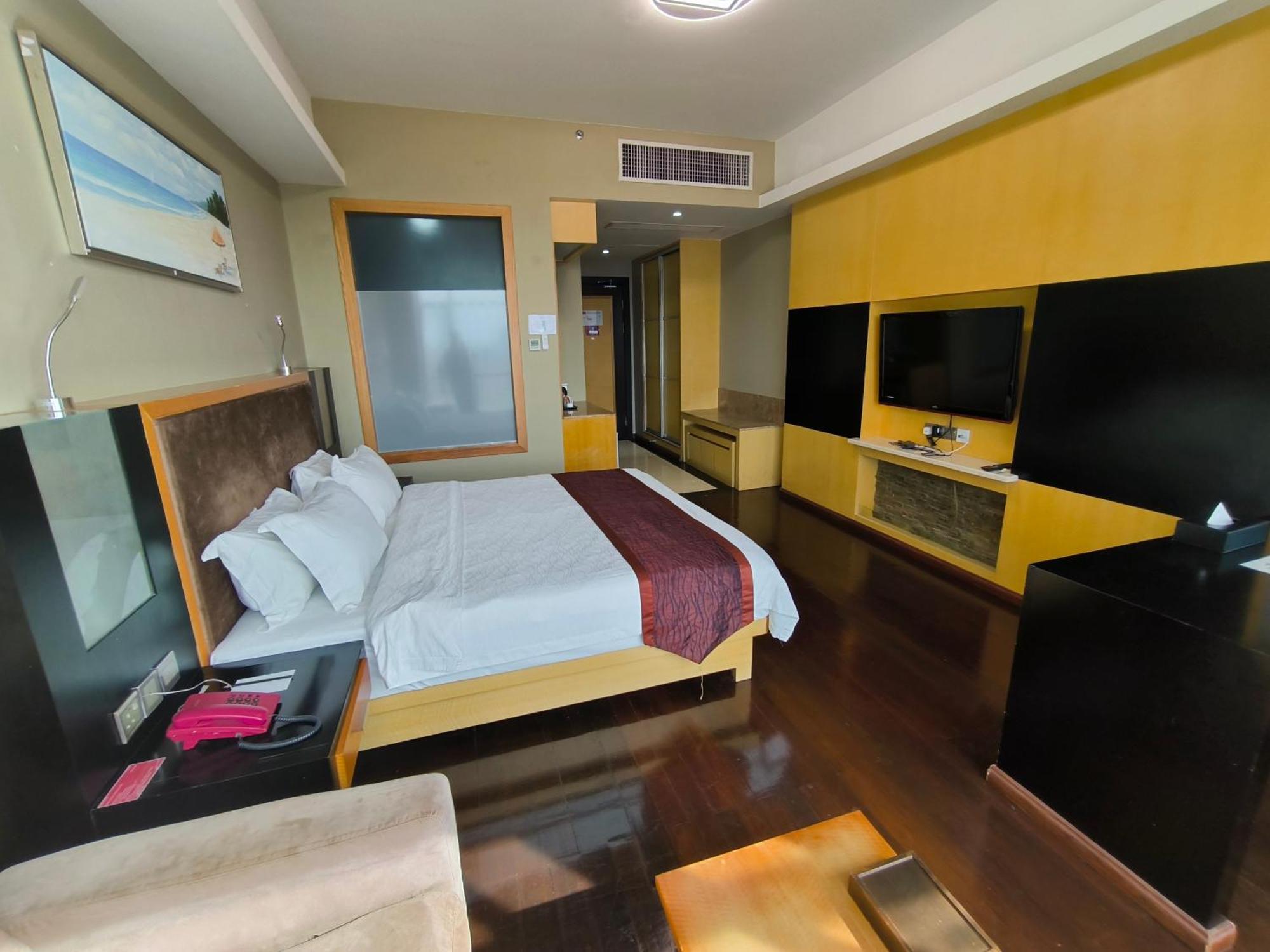 Meritz Hotel Miri Buitenkant foto