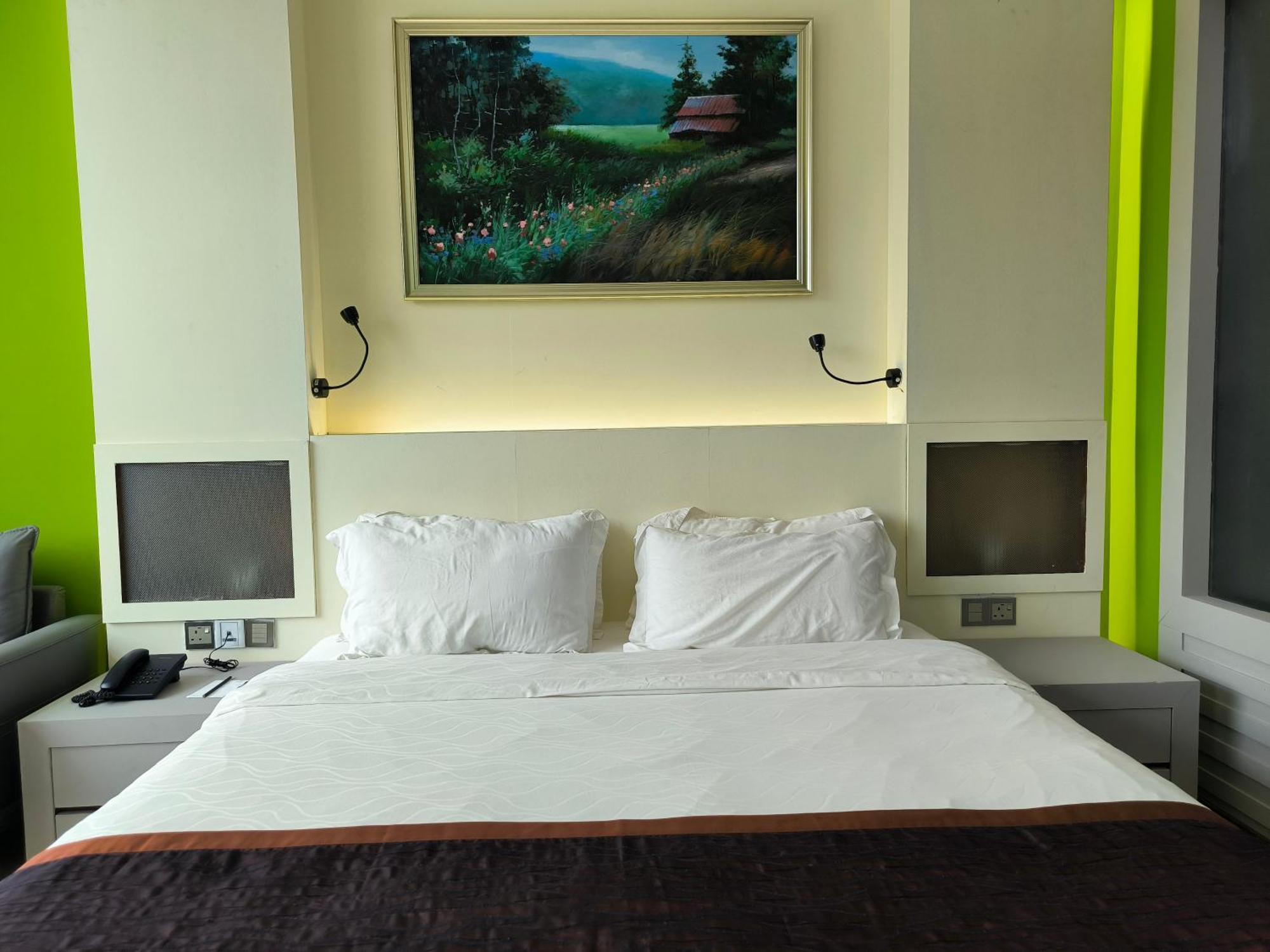 Meritz Hotel Miri Buitenkant foto