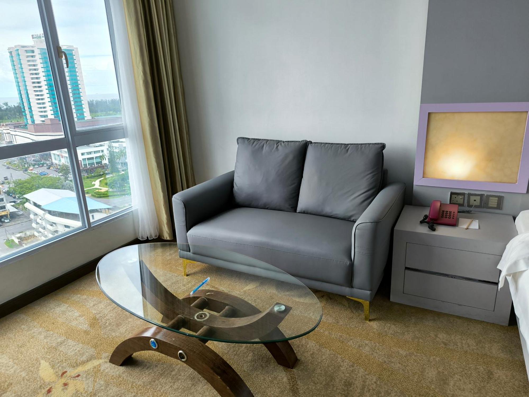 Meritz Hotel Miri Buitenkant foto