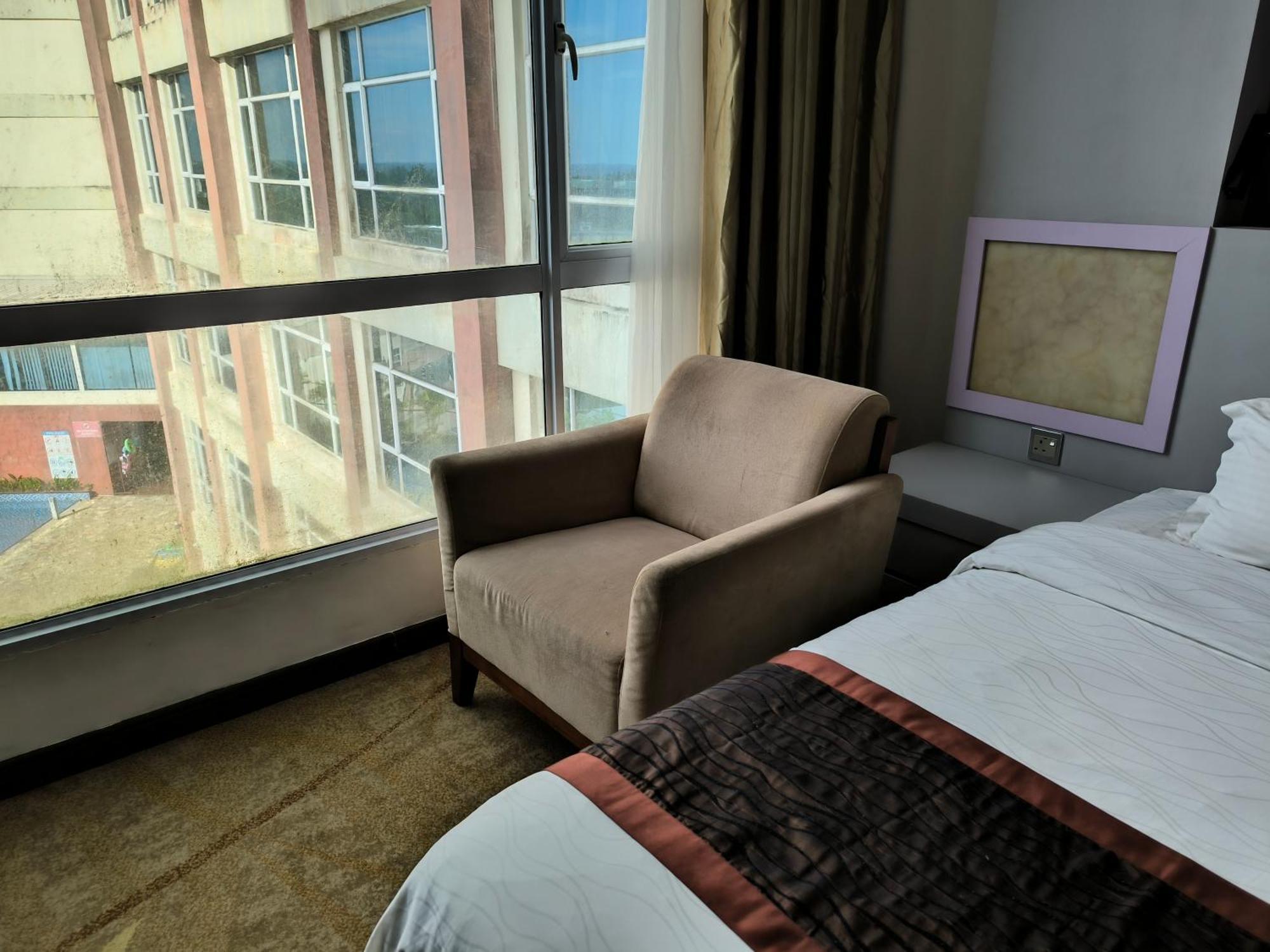 Meritz Hotel Miri Buitenkant foto