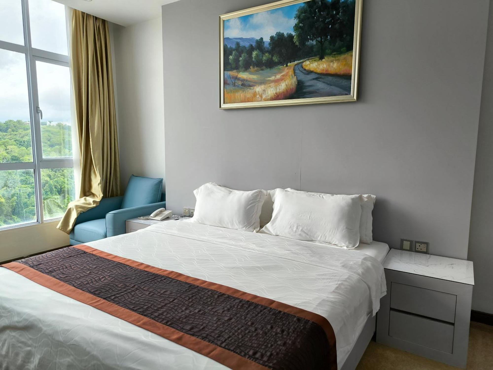 Meritz Hotel Miri Buitenkant foto