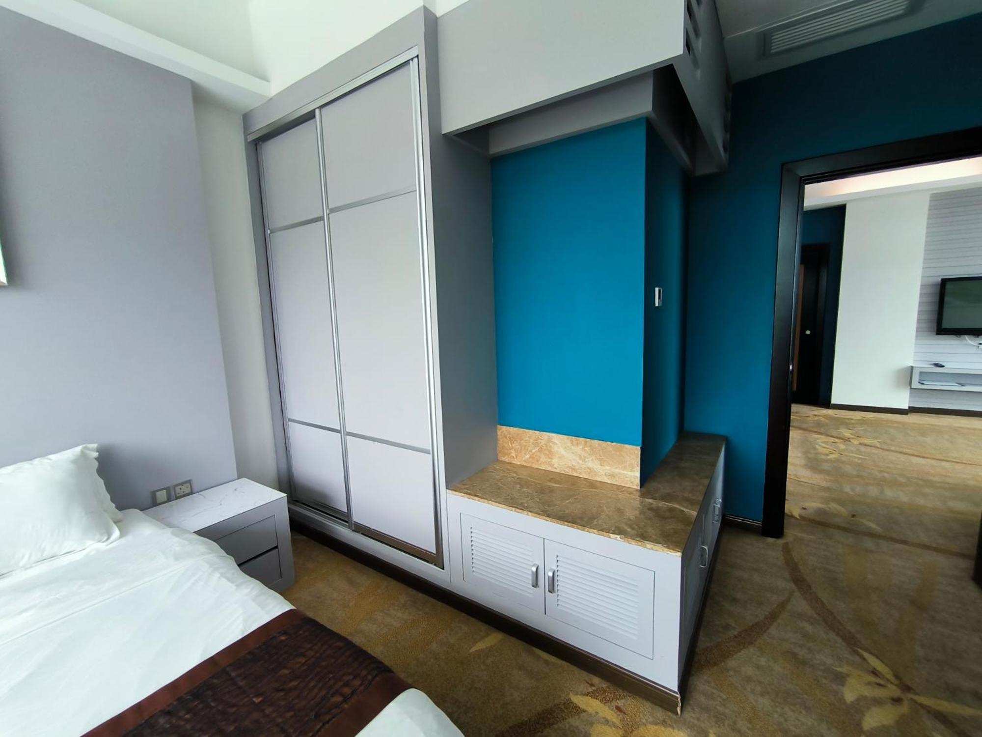 Meritz Hotel Miri Buitenkant foto