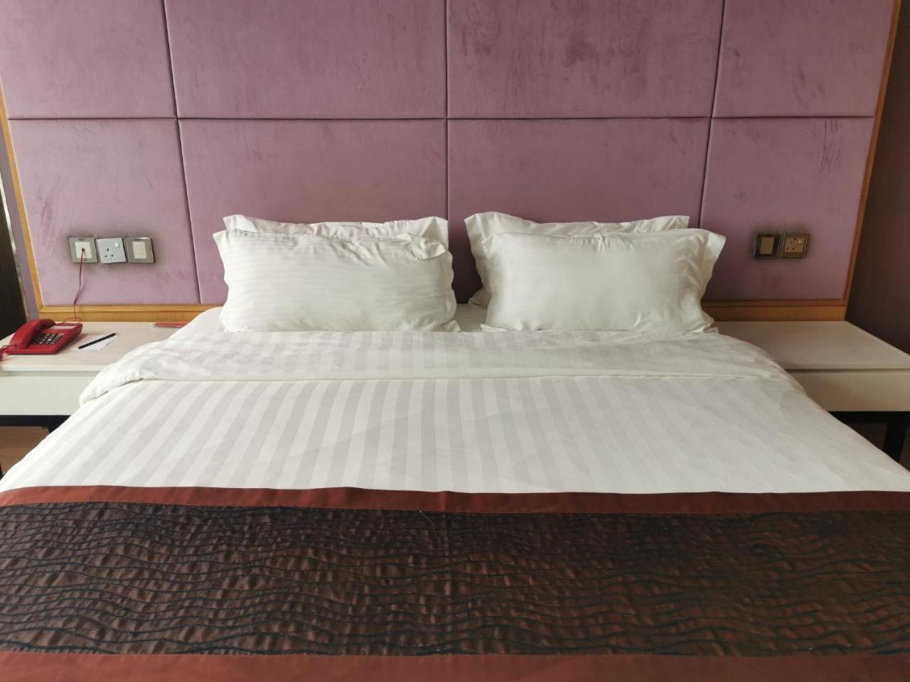 Meritz Hotel Miri Buitenkant foto