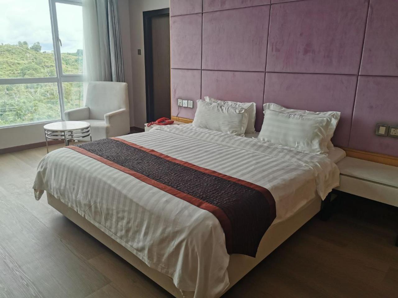 Meritz Hotel Miri Buitenkant foto