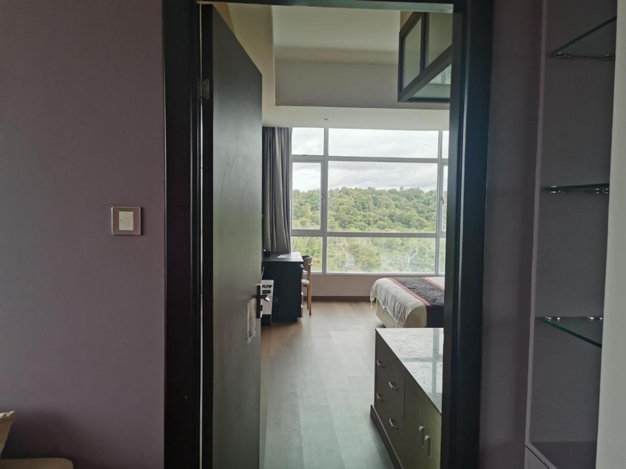 Meritz Hotel Miri Buitenkant foto