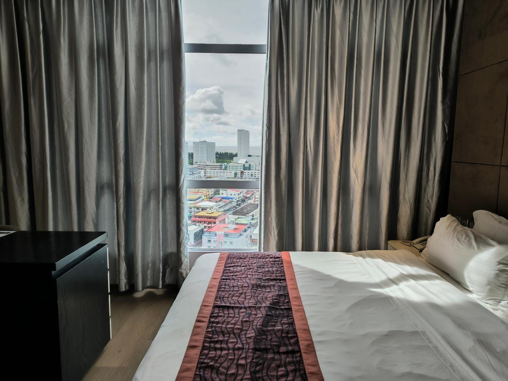 Meritz Hotel Miri Buitenkant foto