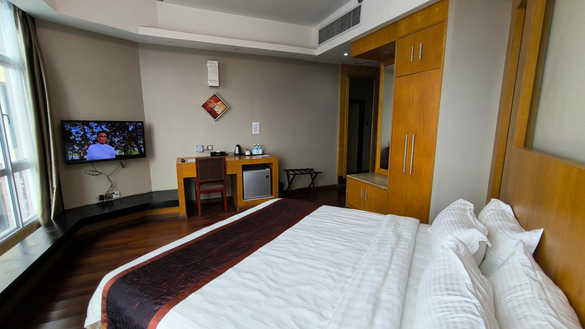 Meritz Hotel Miri Buitenkant foto