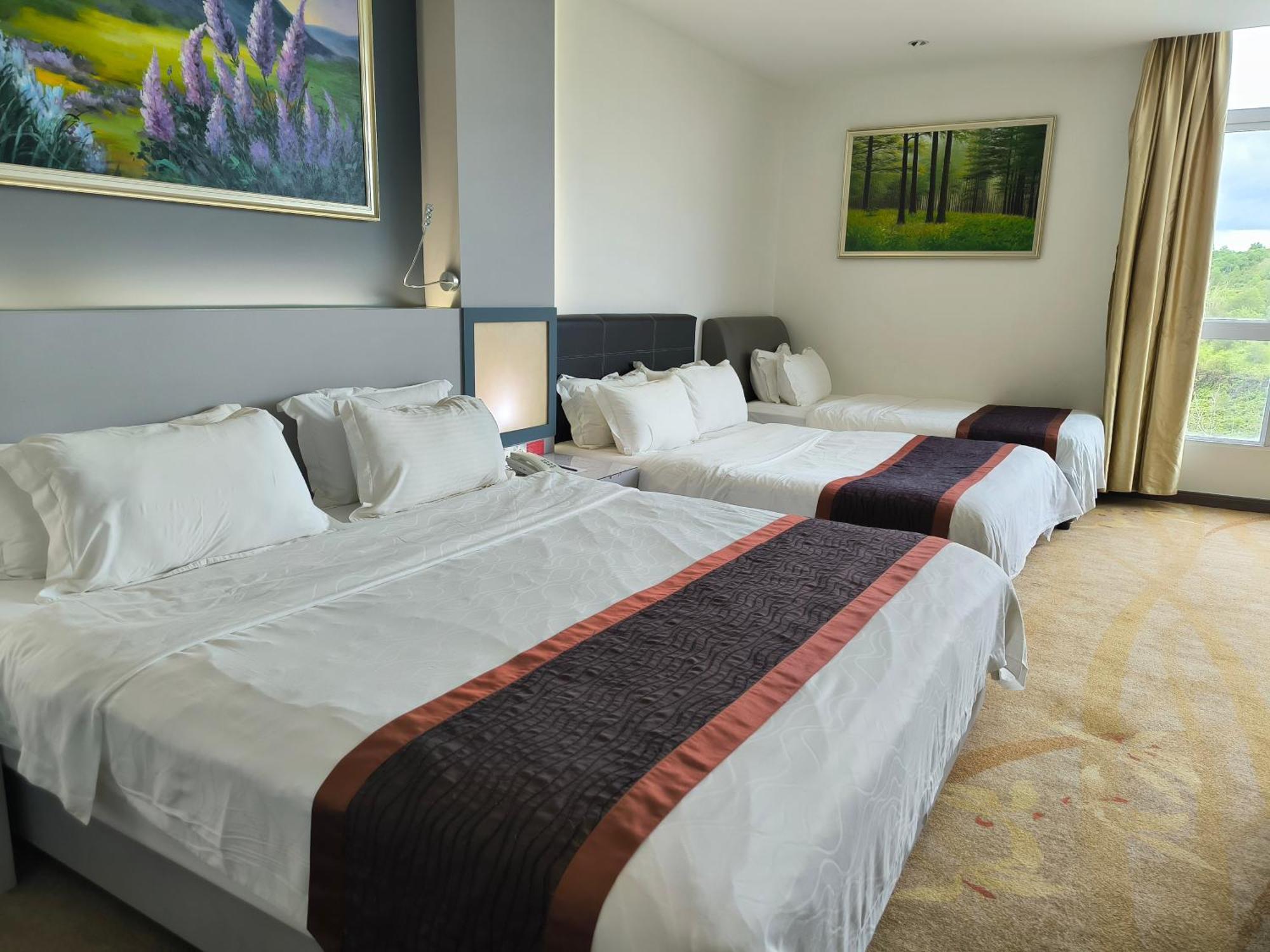 Meritz Hotel Miri Buitenkant foto
