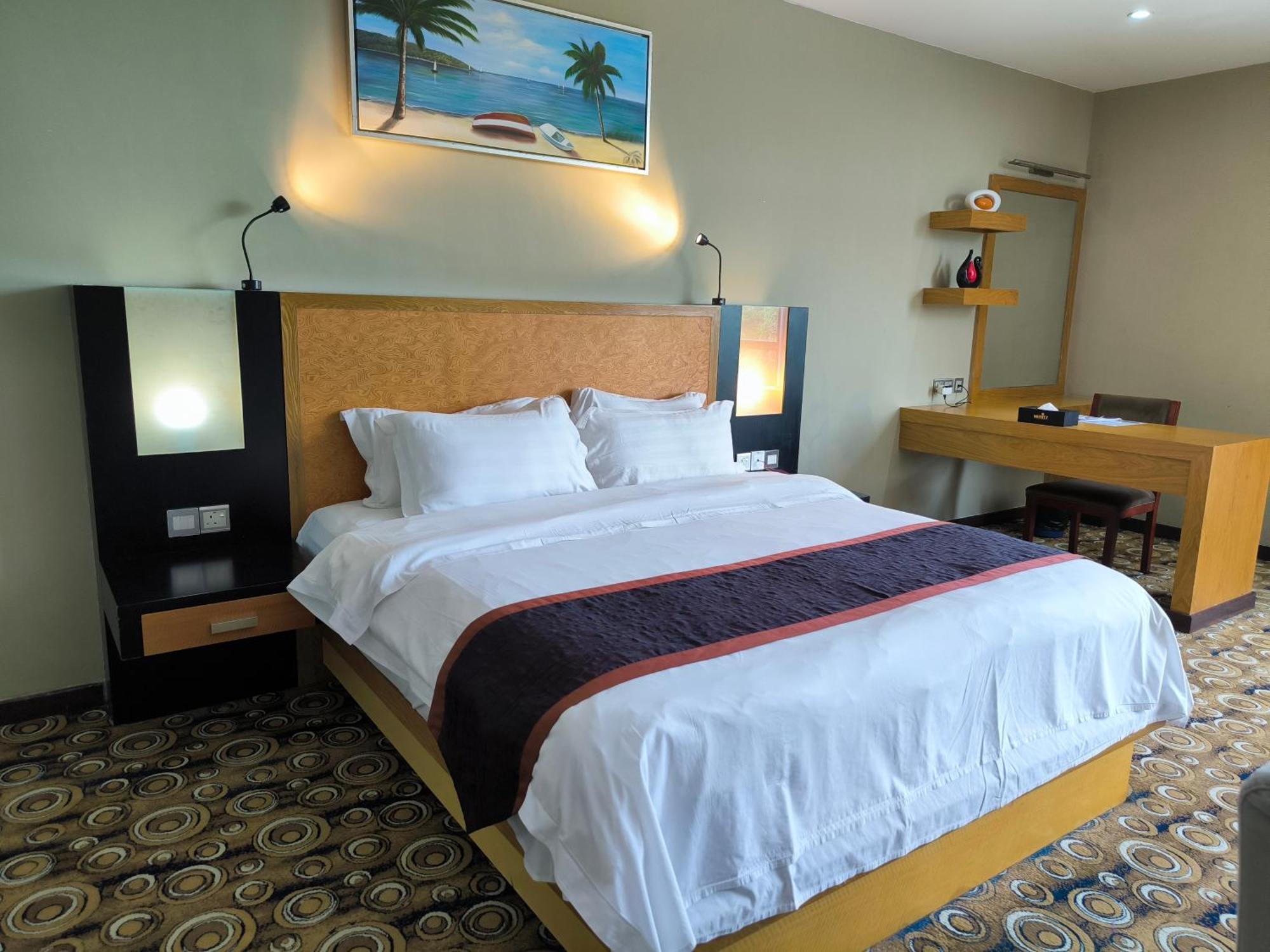 Meritz Hotel Miri Buitenkant foto