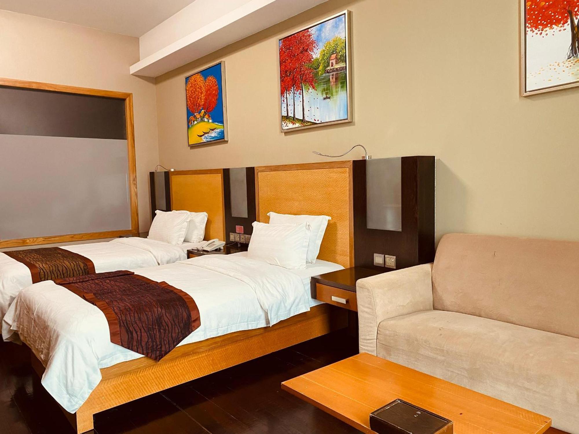 Meritz Hotel Miri Buitenkant foto