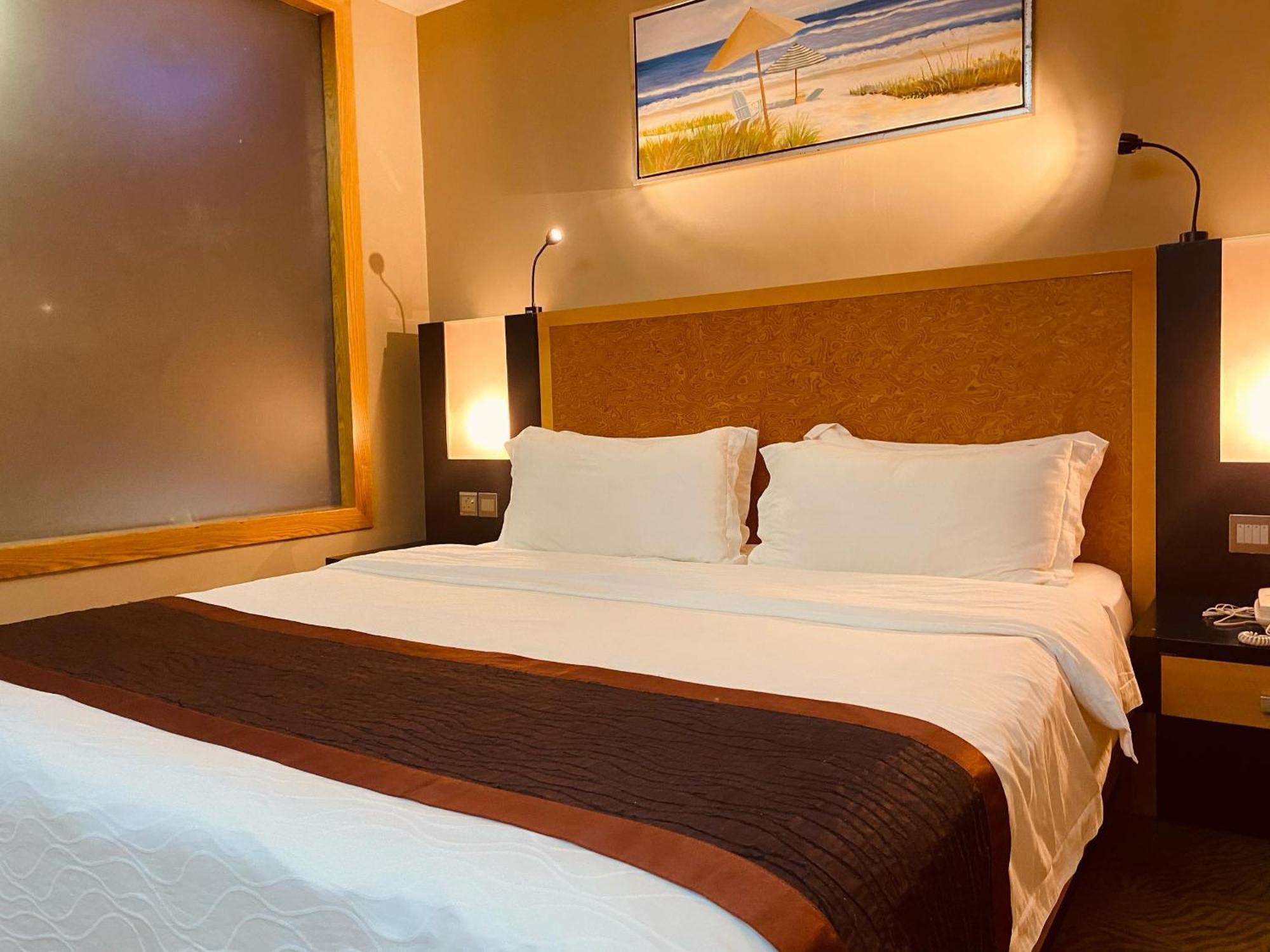 Meritz Hotel Miri Buitenkant foto